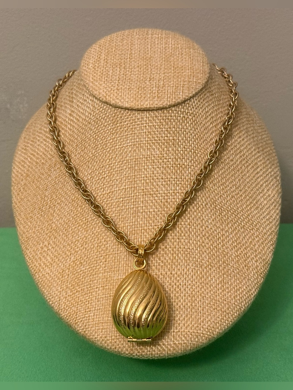 Avon vintage Gold-Tone Statement Egg Locket  Pendant Necklace - Women Jewelry